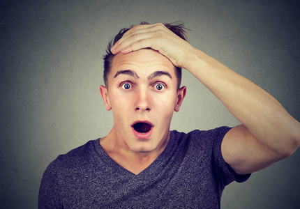 一个人的肖像震惊面部表情照片