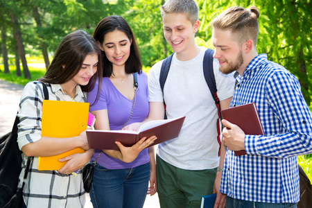 大学生校园学习生活图片-大学生校园学习生活素材-大学生校园学习生活