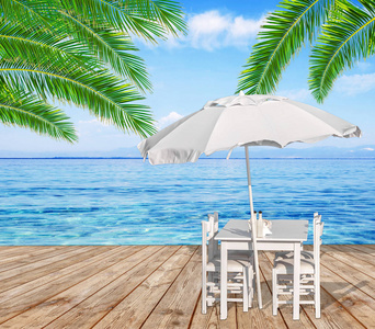 蓝色的海, 棕榈树叶子和木椅子与椅子在木平台
