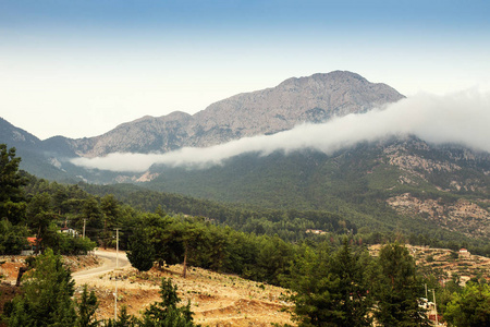 Tahtali 山与雾, 射击从 beycik 村庄在土耳其