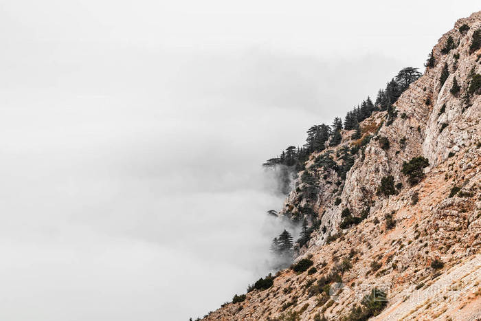 雾中的土耳其山水 Tahtali 山