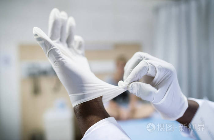 医生戴手套原始照片