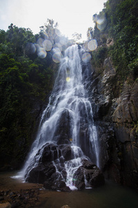 考南国家公园，Sunanta 瀑布那空寺洛坤府临屋区