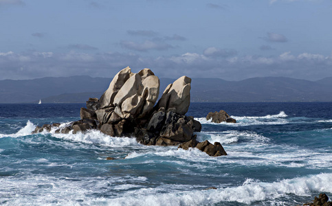 岩石和海