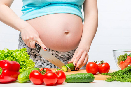 未来的母亲和健康的食物, 手准备蔬菜沙拉