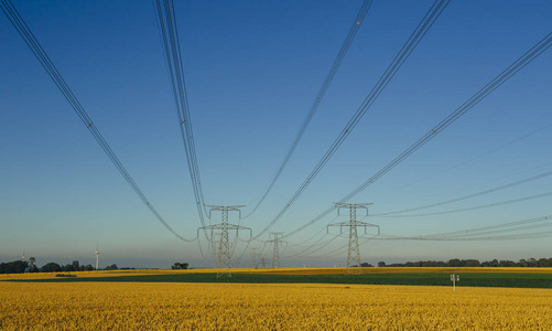 发电和配电.电力工业,自然和农业理念照片