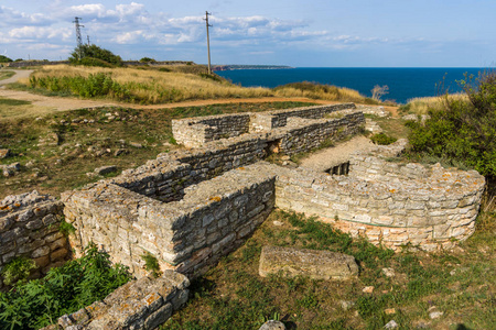 卡利亚克拉中世纪堡垒墙和建筑物的废墟和保存部分。 保加利亚