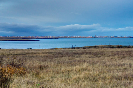 冰岛风景以对雷克雅未克的看法在日出 B 期间