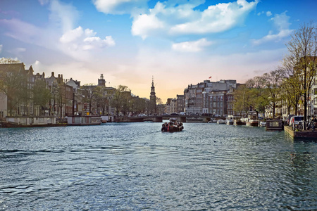 城市风景从 Amste 河位于荷兰阿姆斯特丹