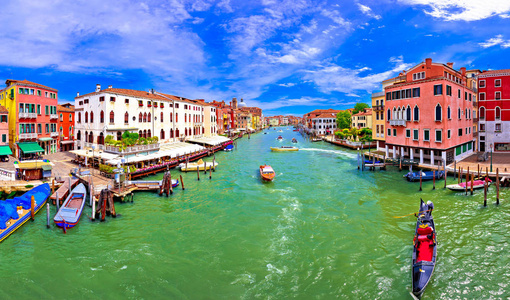 五颜六色的运河在威尼斯全景