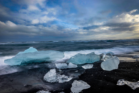 Icela Jokulsarlon 冰川湖中漂浮的冰山