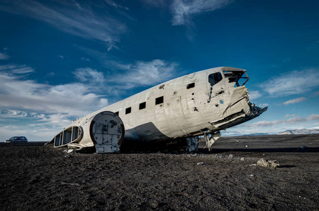 飞机残骸 Solheimasandur 冰岛在黑沙子海滩