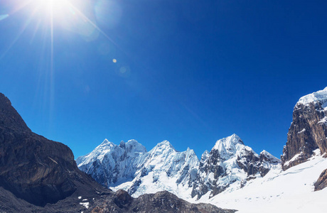 美丽的山川风景在科迪勒拉瓦