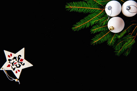 圣诞节背景与球, 冷杉树分支