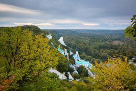 Sviatogorsk 修道院和圣洁山