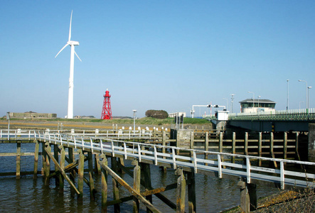 Afsluitdijk 是荷兰的主要堤道