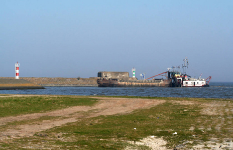 Afsluitdijk 是荷兰的主要堤道