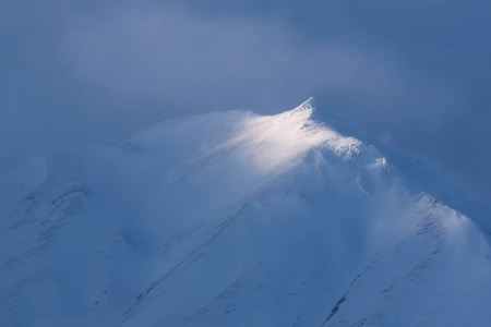 暴风雪在山图片