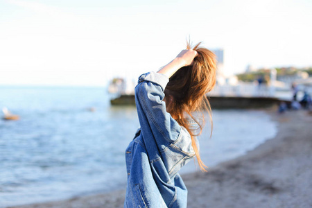 享受在阳光灿烂的日子图片