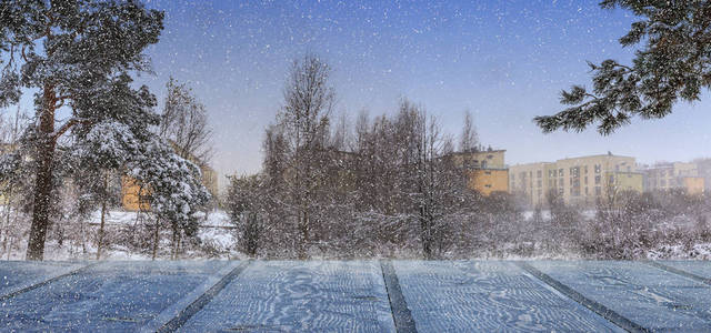 冬季景观和办公桌空间。圣诞雪背景。自由的地方题词, 恭喜