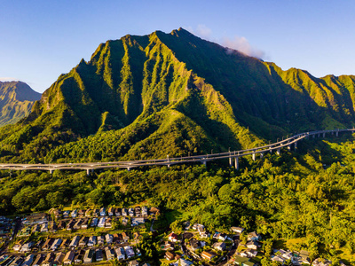 omaluhia Botanical Garden in Kaneohe. Mountains with famous stai