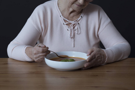 有食欲障碍的老人图片