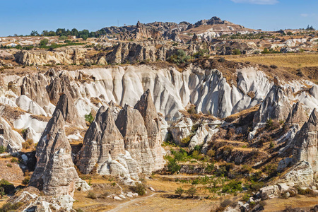 在土耳其, 著名的旅游胜地, 美丽的全景景色。异常岩石凝灰岩形成