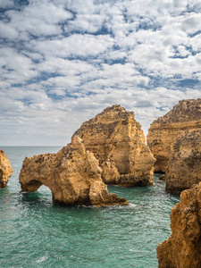 拉各斯国家公园悬崖上的 ponte da piedade 