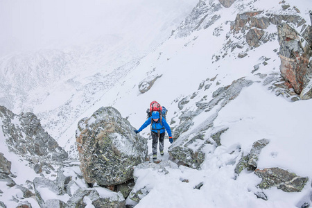 登山女登山背包头盔和吊带