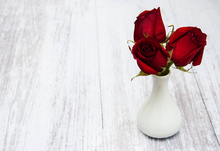 花瓶与红玫瑰