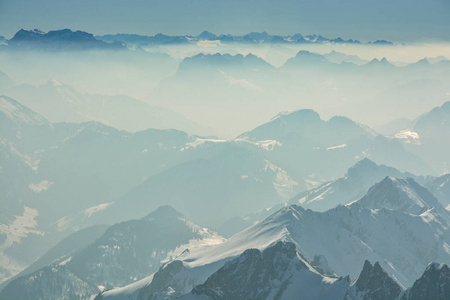 从帕吉尼峰的瑞士阿尔卑斯山美景