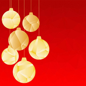 金色的多边形圣诞球红色背景由三角形组成