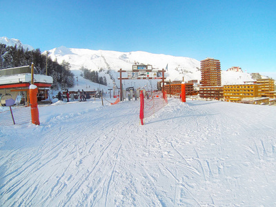 法国阿尔卑斯山滑雪坡和冬季度假村