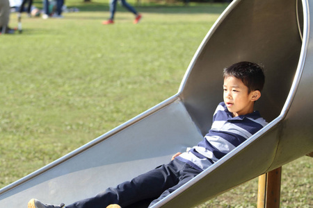 大象滑滑梯图片