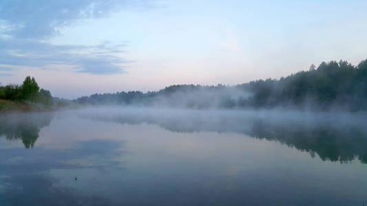 湖雾