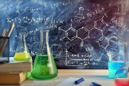 化学教学用课桌和画黑板
