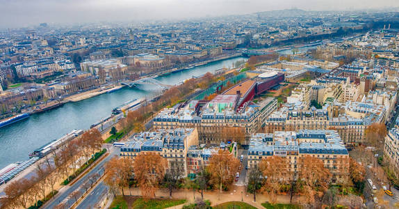 巴黎空中地平线与塞纳河在一个多云的冬日, Fr