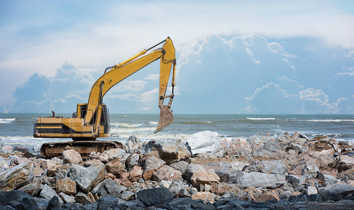 人工作建筑工地挖掘机土方工程照片