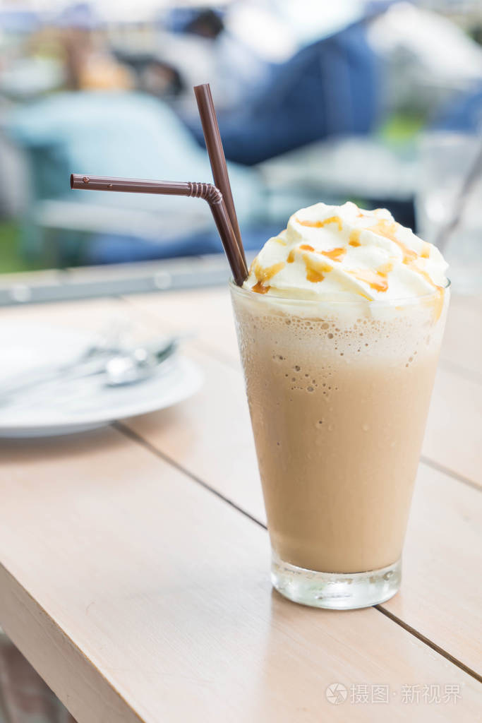 冰的卡布奇诺咖啡