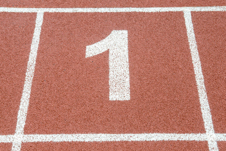 在赛道上的起点或终点位置的数字1照片