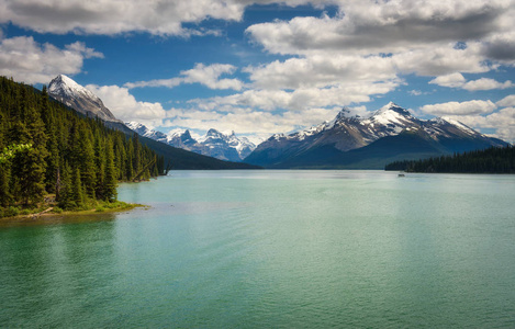 maligne 湖在贾斯珀国家公园