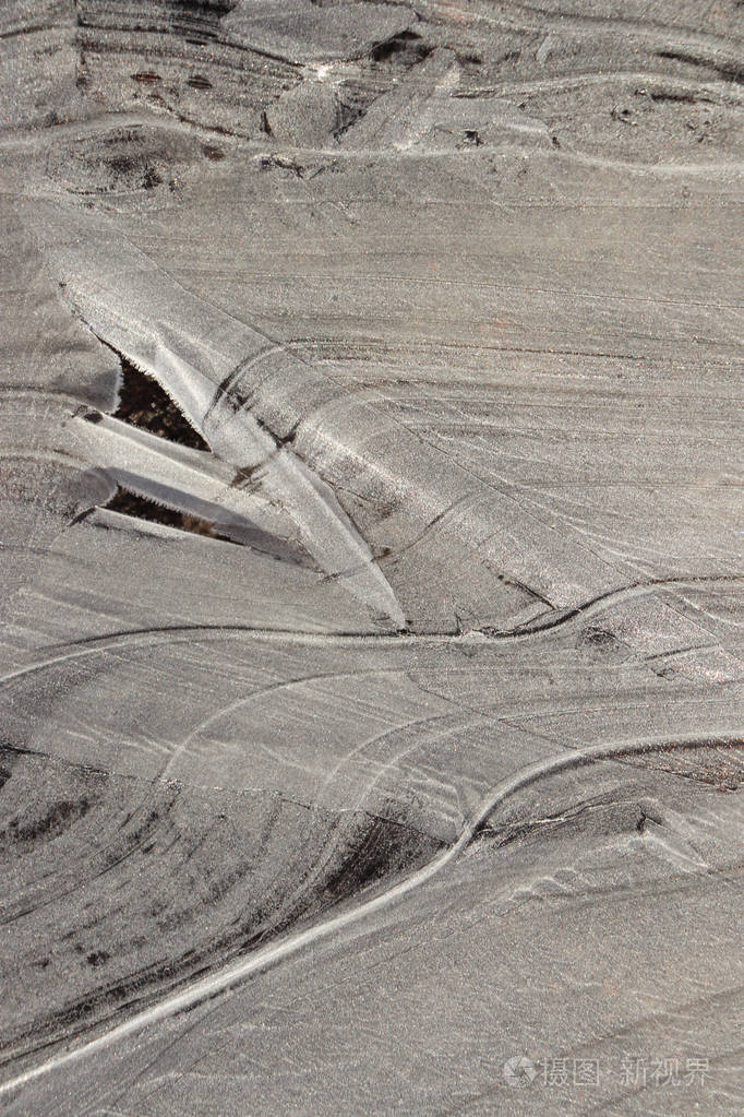 冰线图案表面背景纹理冰冻湖面上冰线的波浪图