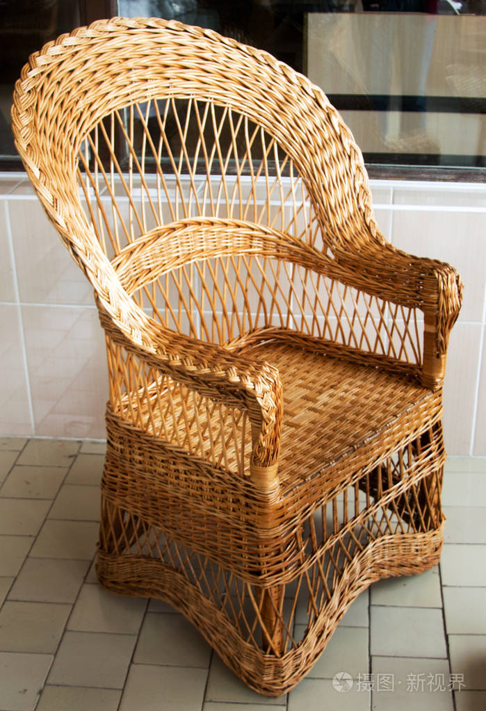 设计室内与室内柳条扶手椅