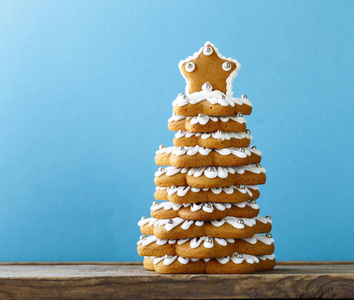 圣诞节装饰和甜点用的姜饼圣诞树
