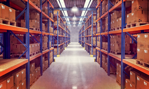 仓库室内景观老式色调模糊的货架在现代配送仓库或库房的形象.