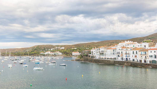 卡达克斯在地中海海边，西班牙的全景视图