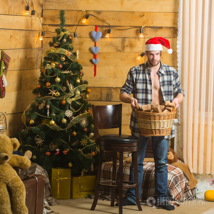 圣诞节圣诞树上的圣诞老人胡子男人