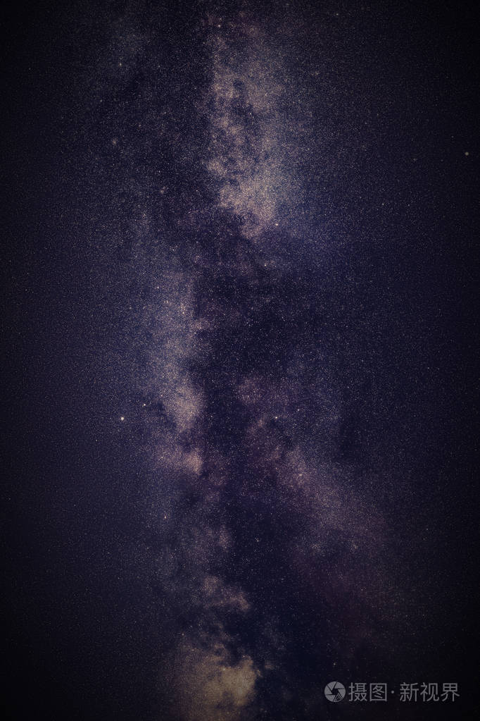 银河系背景接近银河系长曝光照片