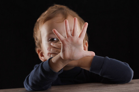 孩子停止滥用图片