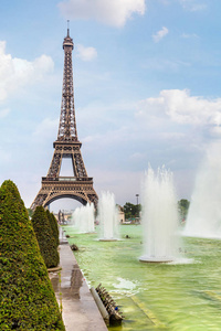 在巴黎的埃菲尔铁塔图片